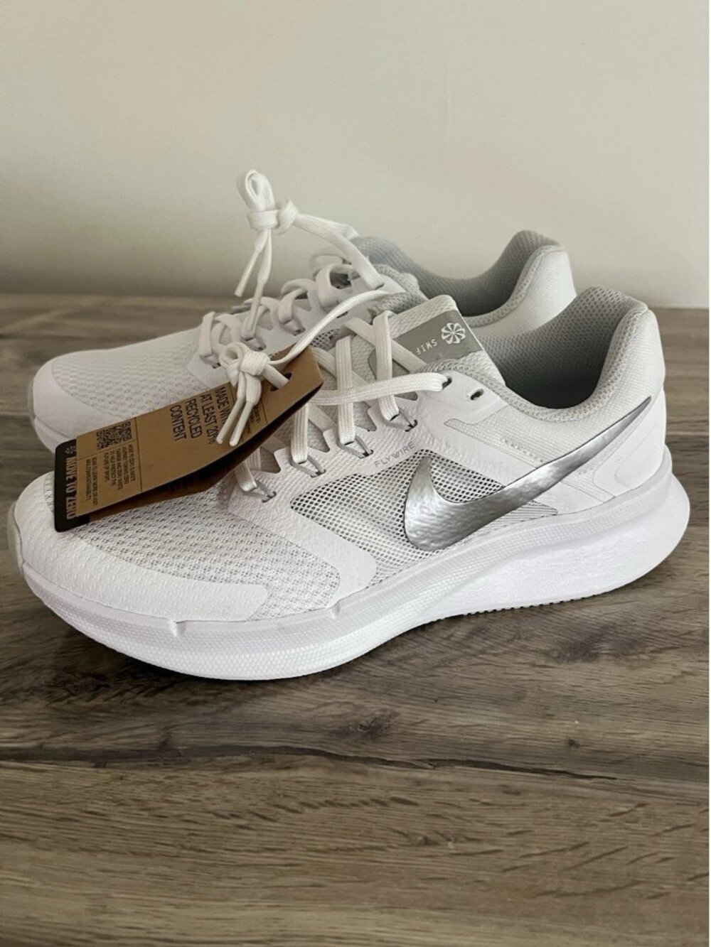 NIKE Women's Run Swift 3 DR2698 101 White / silver Fly wire sneakers NWOB SZ 7